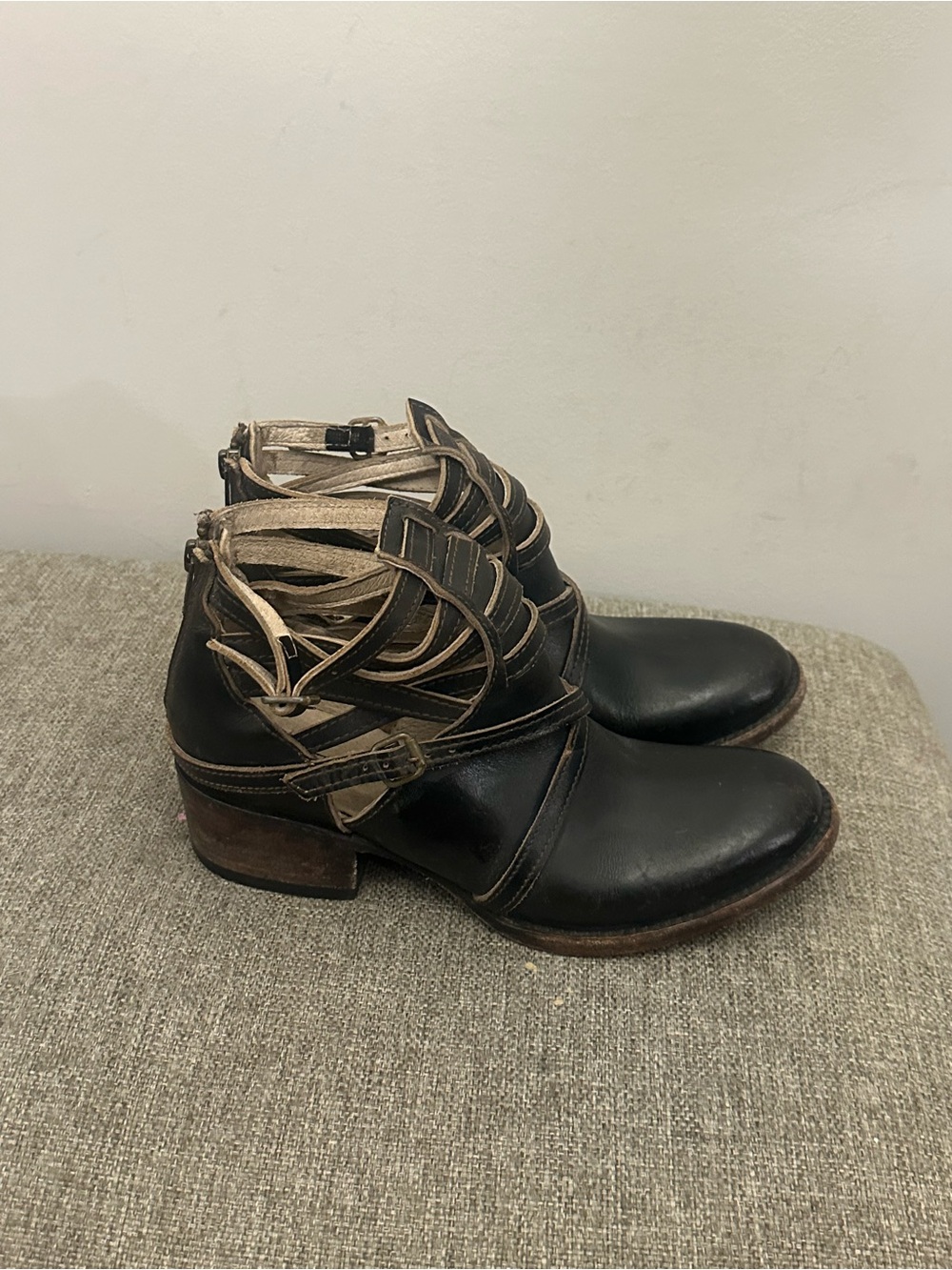 Freebird by Steven FB Stair Women 7M Black Leather Strappy Ankle Bo